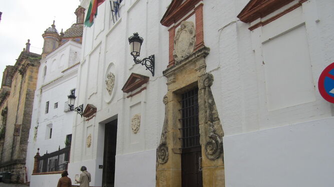 La fachada del Ayuntamiento de Carmona.