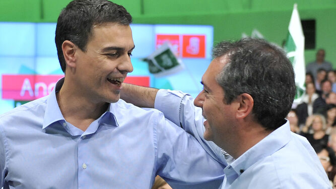 Pedro Sánchez y Juan Espadas, durante la presentación del alcaldable para las elecciones de 2015.