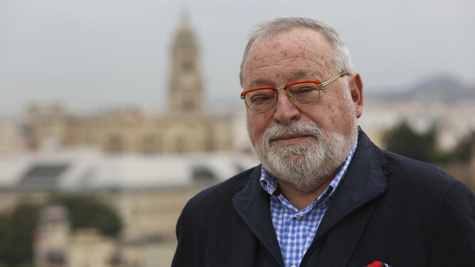 Fernando Savater (San Sebastián, 1947), en la terraza del hotel de Málaga en el que trancurrió la entrevista.
