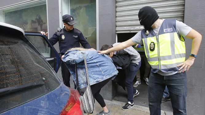 Dos detenidos en una operación policial en el centro de Sevilla.