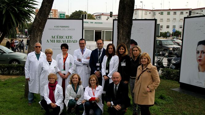 Responsables hospitalarios y miembros de Aecc hoy en el Hospital Macarena.