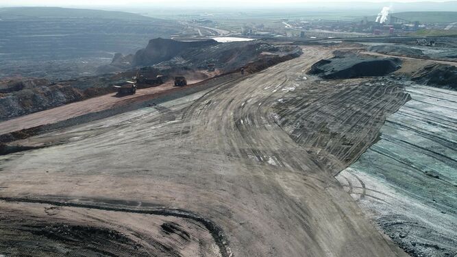 Una perspectiva del complejo minero, donde ya ha empezado la fase de estabilización de la corta.