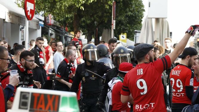 Las im&aacute;genes del incidente de los aficionados del Rennes con la Polic&iacute;a