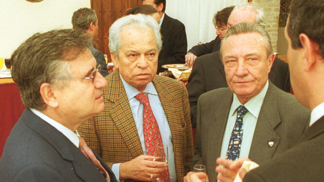 Junto a Rafael Carri&oacute;n y Luis Cuervas, otro ex presidente del Sevilla FC