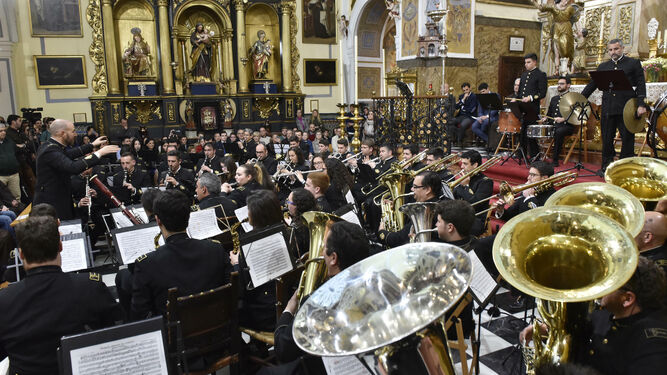 La banda del Carmen de Salteras actuó en la iglesia del Santo Ángel.