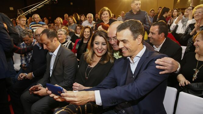 Pedro Sánchez, Gómez de Celis y Susana Díaz, el lunes pasado en Granada.