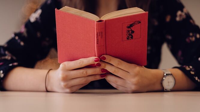 Estos 20 libros escritos por mujeres se convertirán en imprescindibles de tu biblioteca personal