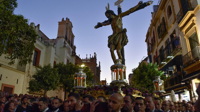 Las im&aacute;genes del V&iacute;a Crucis de las Cofrad&iacute;as de Sevilla con el Cristo de la Conversi&oacute;n de Montserrat
