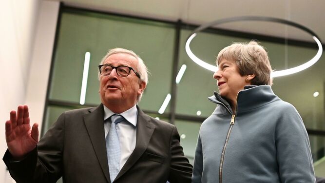 Jean-Claude Juncker recibe a Theresa May esta noche en Estrasburgo.