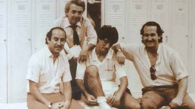 Marcos, con corbata, junto a los artistas Juan Valdés y Álvarez Duarte en el adiós de Blanco.