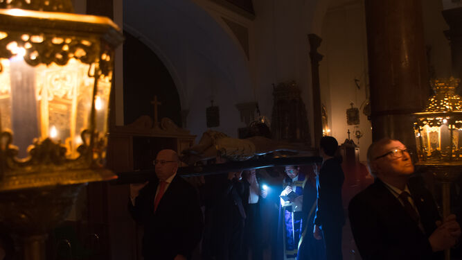 V&iacute;a crucis en San Roque con el Cristo de San Agust&iacute;n