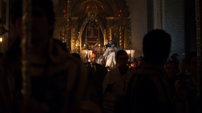 V&iacute;a crucis de Santa Marta en la Parroquia de San Andr&eacute;s