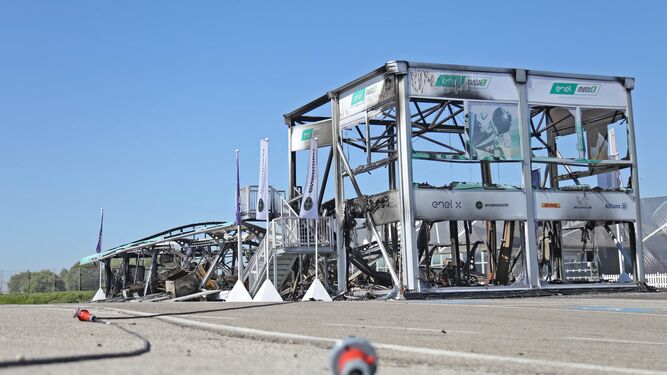 Las imágenes tras el incendio de las motos eléctricas en el circuito