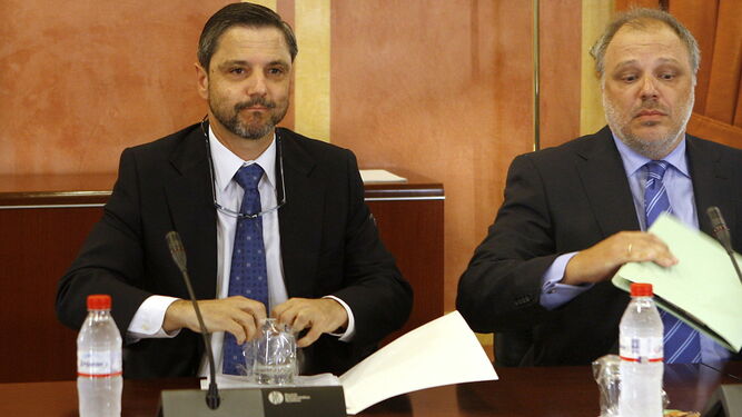 Fernando Mellet, a la derecha, con su abogado, José Manuel Carrión.
