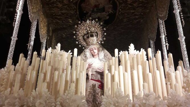 Virgen del Rosario en su paso de palio