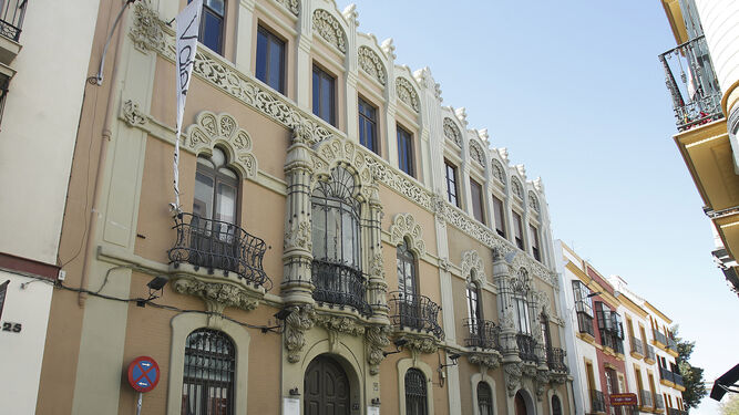 El edificio de Aníbal González de la calle Alfonso XII
