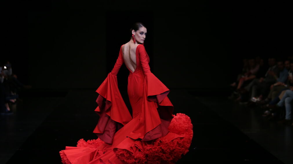 Así es el traje de flamenca rojo de 2019, un clásico que se reinventa