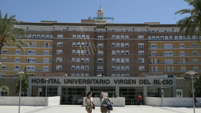 Acceso al Hospital General Virgen del Rocío.