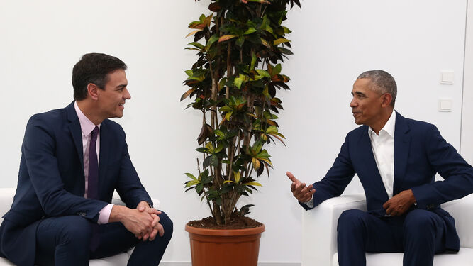 S&aacute;nchez y Obama, en un momento de su reuni&oacute;n, celebrada en durante la WTTC 2019, en  Sevilla.
