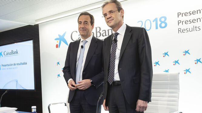 CEl presidente de Caixabank, Jordi Gual, y el consejero delegado, Gonzalo Gortázar, en la última presentación de resultados.