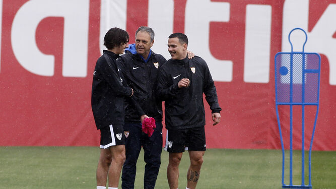 Primer entrenamiento del Sevilla FC tras anunciar Caparr&oacute;s que tiene leucemia
