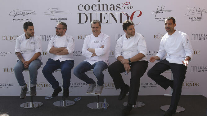 De izquierda a derecha, Diego Gallegos, Pedro Sánchez, José Álvarez, Xanti Elías y Julio Fernández.