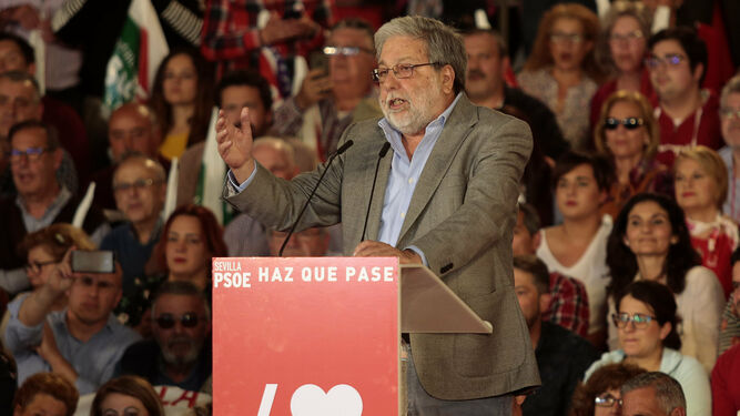 Francisco Toscano, alcalde de Dos Hermanas, en el mitin del PSOE