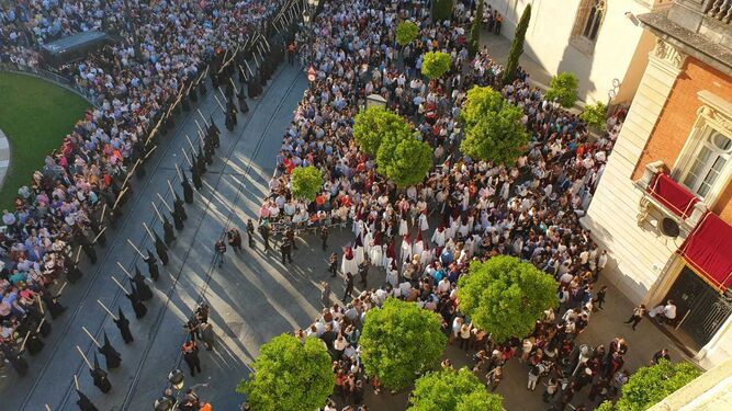 Una imagen del cruce de los Estudiantes con el Cerro, ayer en la Puerta de Jerez.