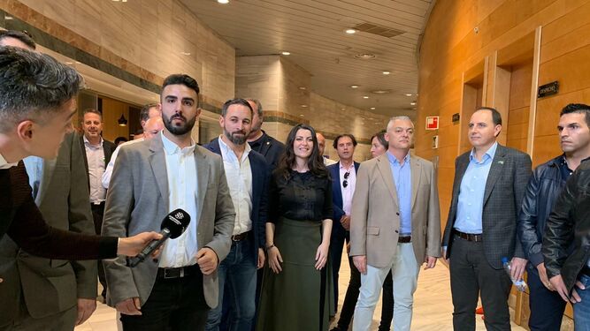 Los representantes de Vox antes del mitin en el Palacio de Congresos de Granada