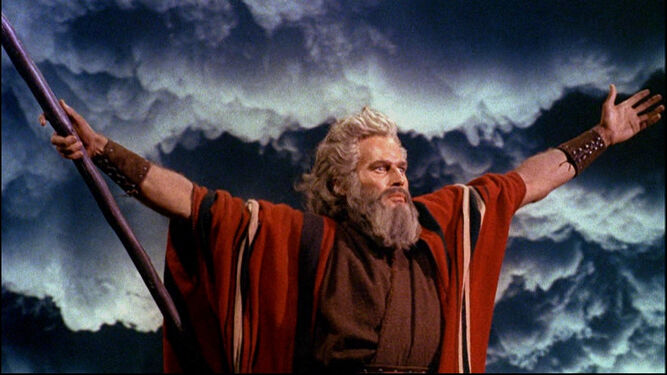 Charlton Heston en 'Los diez mandamientos', película ofrecida este viernes en La 1