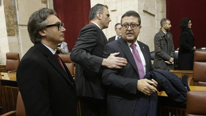 Manuel Gavira y Francisco Serrano en el parlamento