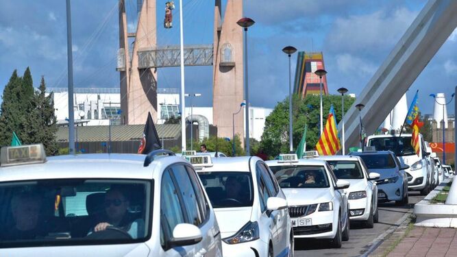 Los taxistas colapsan Sevilla