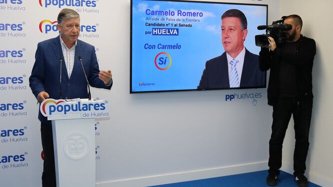 Carmelo Romero en la rueda de prensa que ofreció ayer en la sede del PP de Huelva.