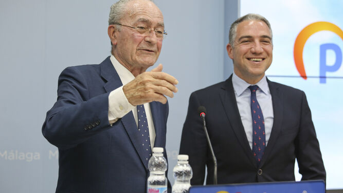 El alcalde de Málaga, junto a Elías Bendodo, en una imagen reciente