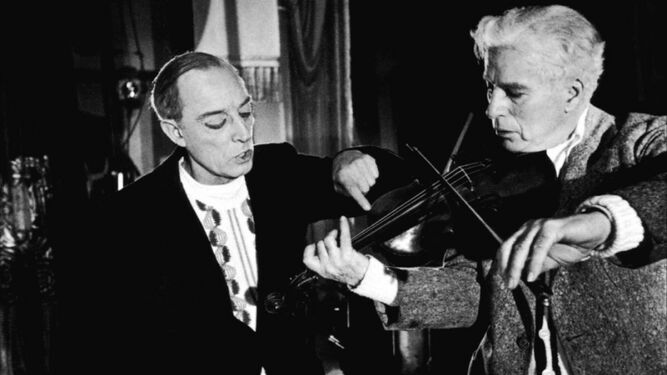 Buster Keaton y Charles Chaplin en una imagen de 'Candilejas' (1952).