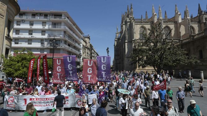 las im&aacute;genes de la  manifestaci&oacute;n del Primero de Mayo en Sevilla