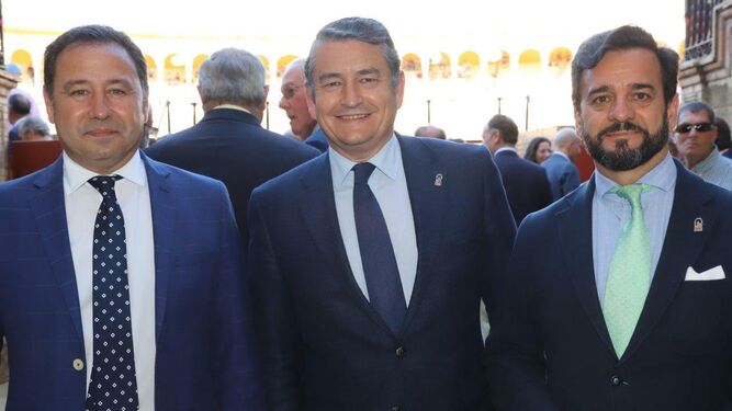 Ricardo S&aacute;nchez, Delegado de la Junta en Sevilla , Antonio Sanz y Manuel Alejandro Cardenete Flores, Viceconsejero de Turismo de la Junta