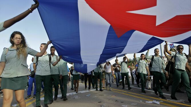 Varios militares participan el miércoles en el desfile por el Día del Trabajo en La Habana.