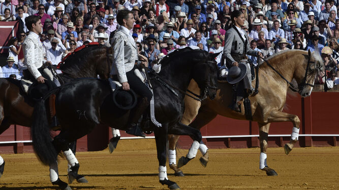 Las im&aacute;genes de la corrida de rejones de la Feria de Abril de Sevilla