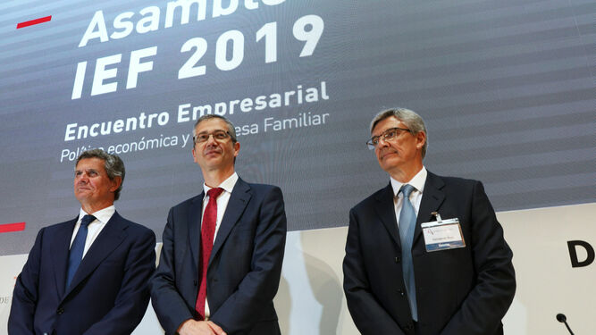 Francisco J. Riberas (IEF), Pablo Hernández de Cos (Banco de España) y Fernando Ruiz (Deloitte)