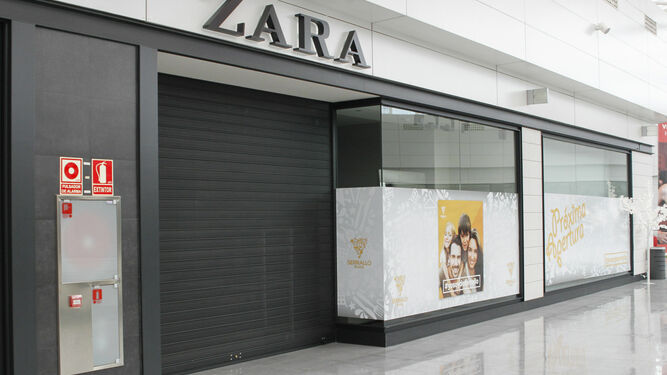 Entrada de una tienda de Zara.