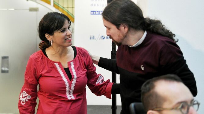 Pablo Iglesias con Teresa Rodríguez en una reunión de la dirección de Podemos.