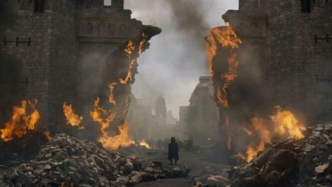Tyrion Lannister entrando en Desembarco del Rey tras ser abrasado.
