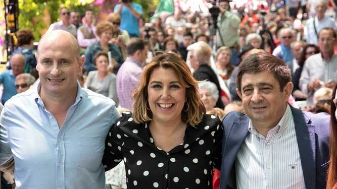 En la imagen, José Luis Hidalgo, candidato socialista en Jódar (Jaén), Susana Díaz y Francisco Reyes, presidente de la Diputación de Jaén