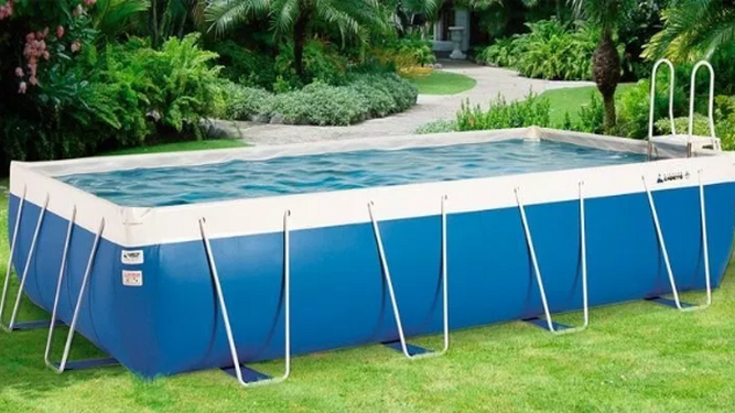 Para los que no tienen la oportunidad de viajar, tener una piscina en casa es una gran opción.