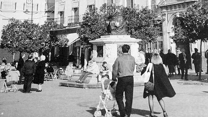 Imagen de la plaza del Salvador de los años 70 o principios de los 80