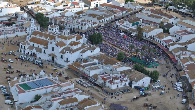 Fotografía aérea de la aldea del Rocío, Almonte.