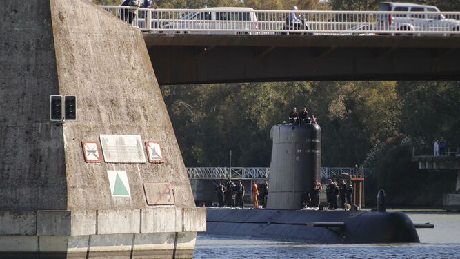Las mejores fotos de la llegada del submarino 'Tramontana' a Sevilla