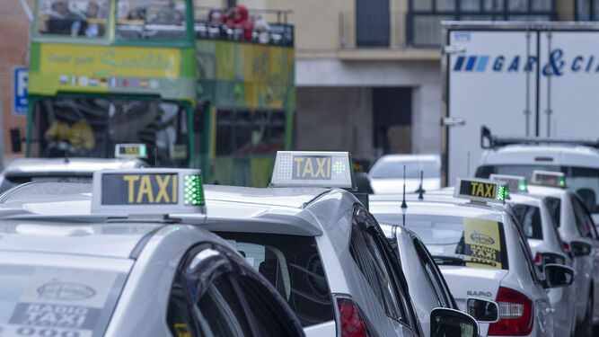 Taxis en una parada de Sevilla