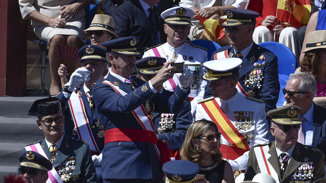Las im&aacute;genes del desfile del D&iacute;a de las Fuerzas Armadas en Sevilla